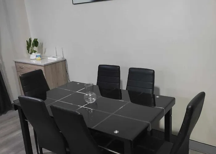 Aparthotel Ldn Pinecrest Two-room